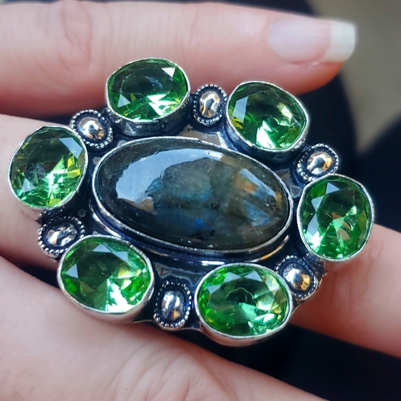 New Huge Labradorite and Tsavorite 925 Silver Statement Ring. - Picture 2 of 16